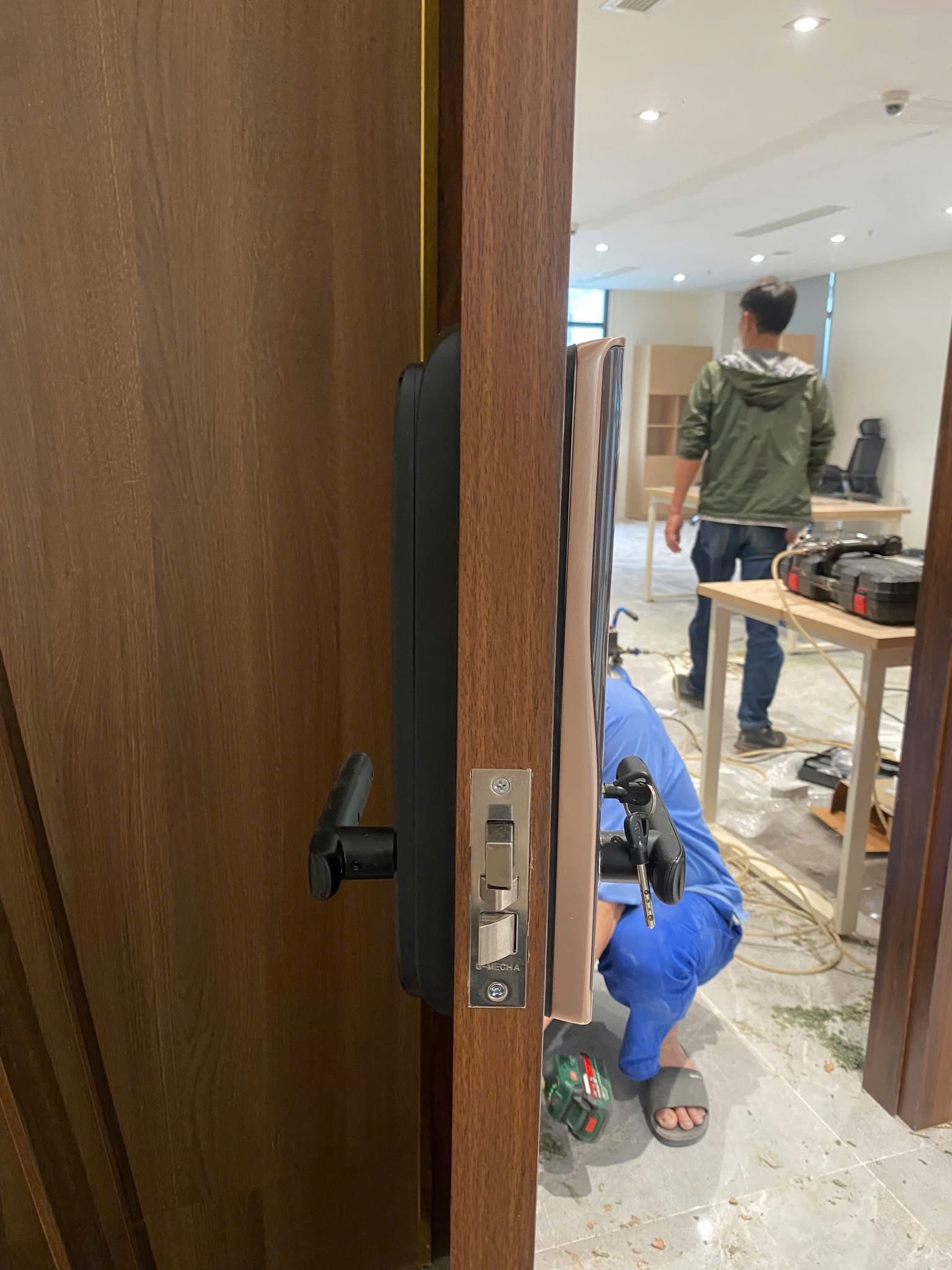 Khóa vân tay solity GM-7000BK mặt giữa